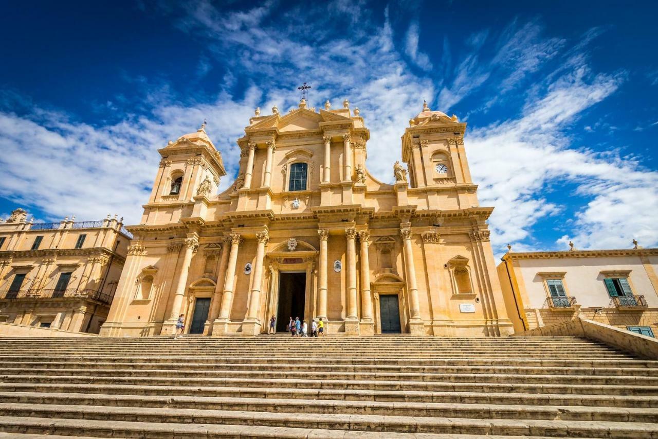 Battimandorlo Hotel Noto Kültér fotó